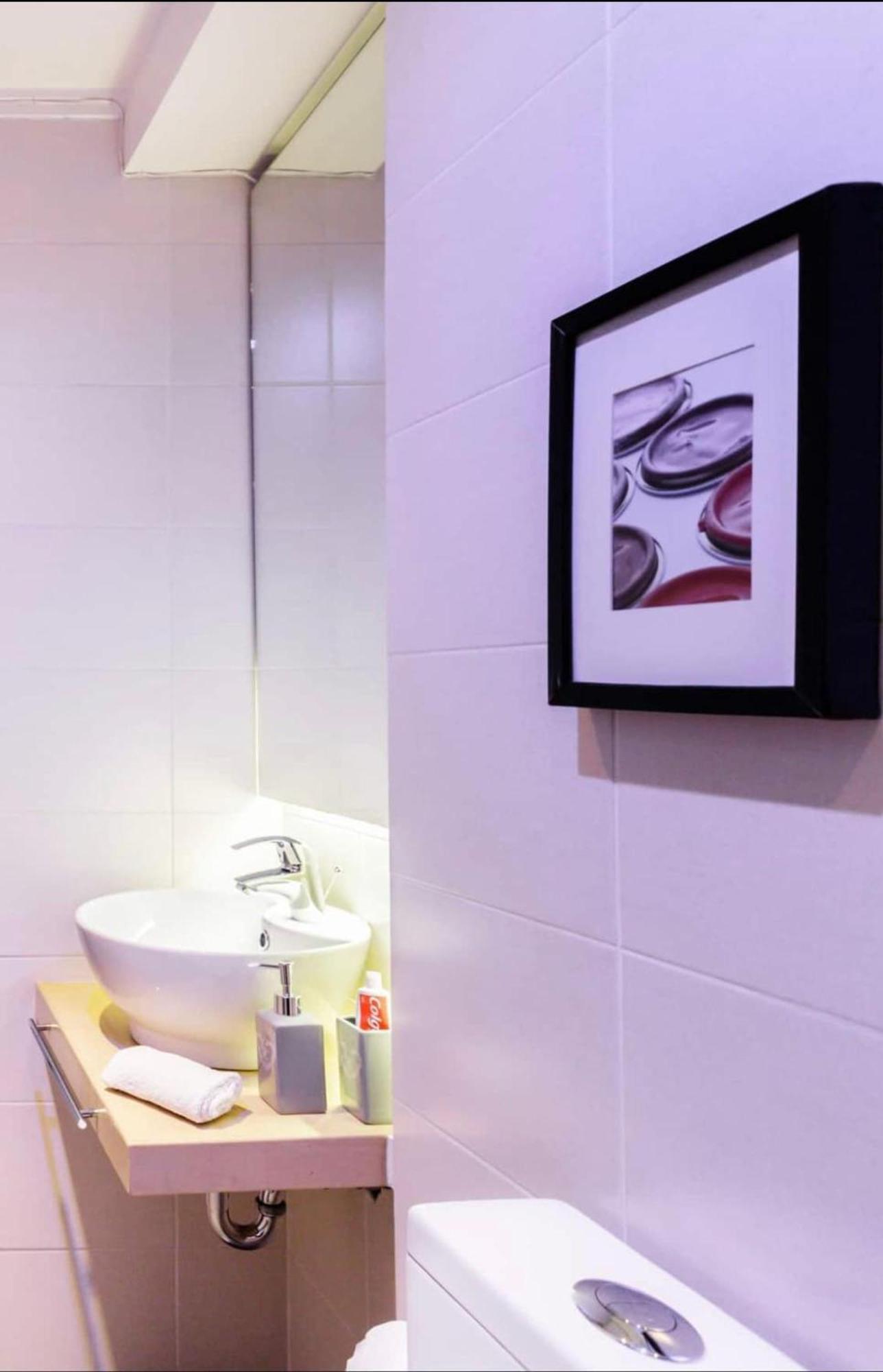 Appartamento Stylish Boutique Loft With Private Balcony Atene Esterno foto