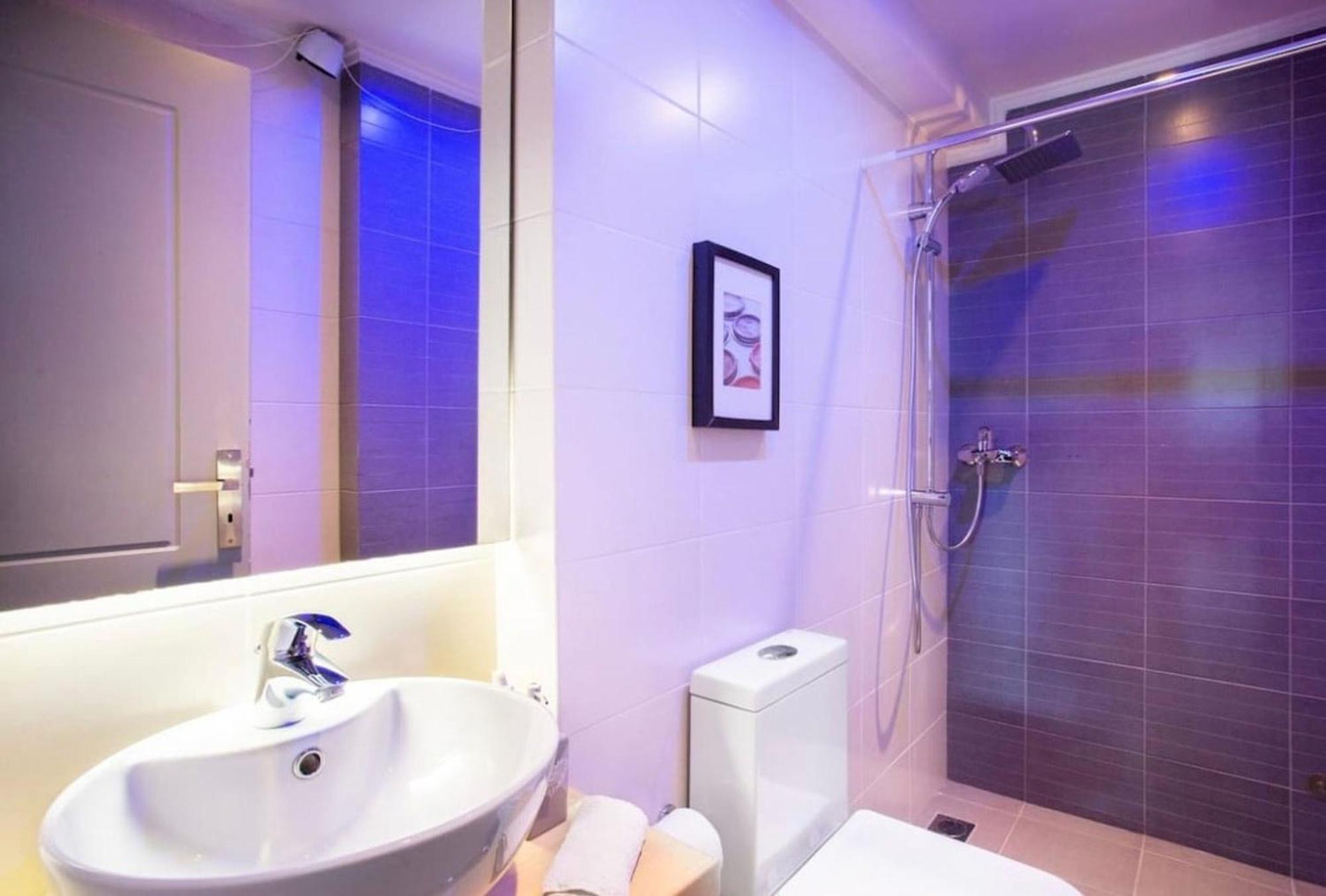Appartamento Stylish Boutique Loft With Private Balcony Atene Esterno foto