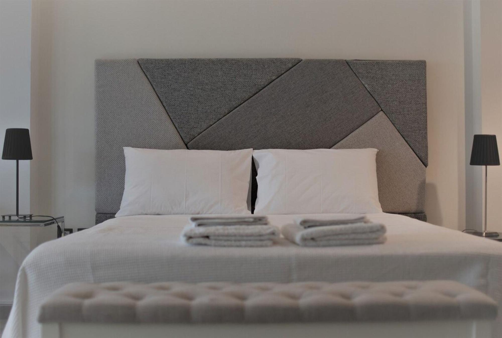 Appartamento Stylish Boutique Loft With Private Balcony Atene Esterno foto