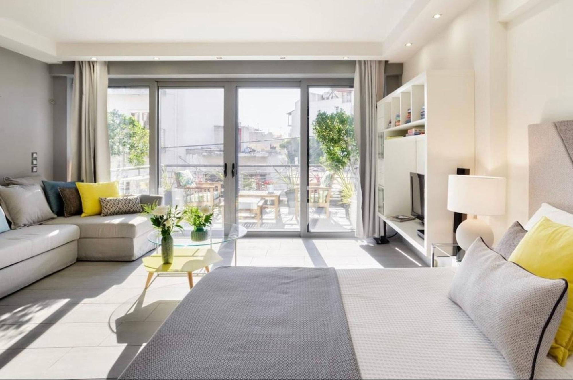 Appartamento Stylish Boutique Loft With Private Balcony Atene Esterno foto